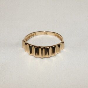 Solid 14k gold ribbed ring